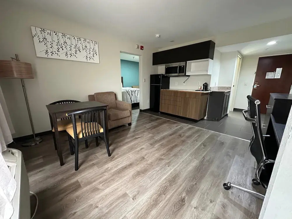 Business Quadruple Suite