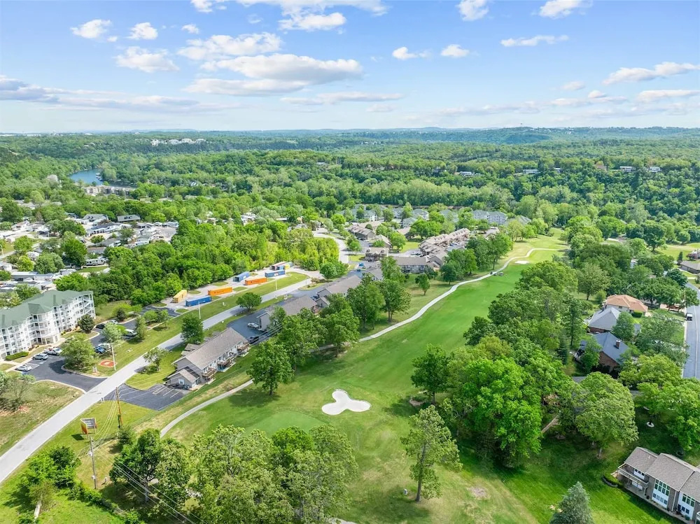 Tranquil Treehouse Loft - Golf Course Views