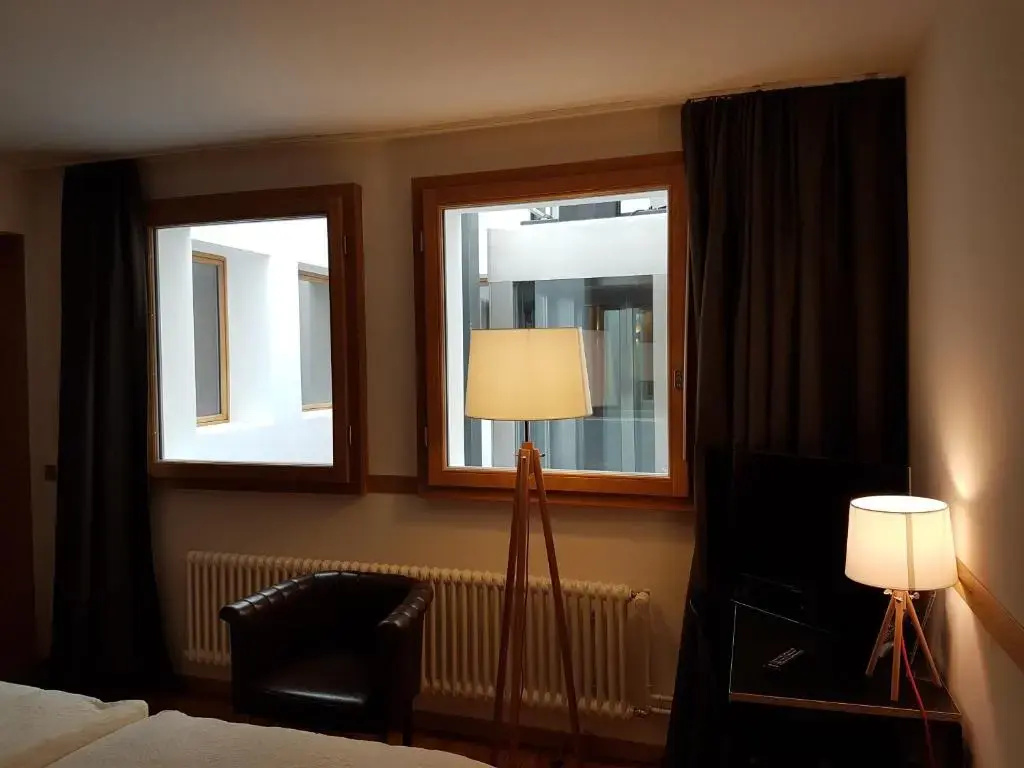 East-West Riverside Hotel - Chambres