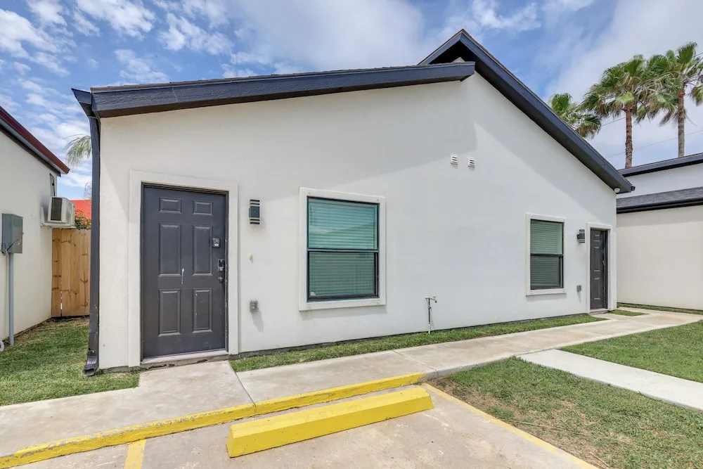 Pool & Beach Access: Modern SPI Studio Near Bars!