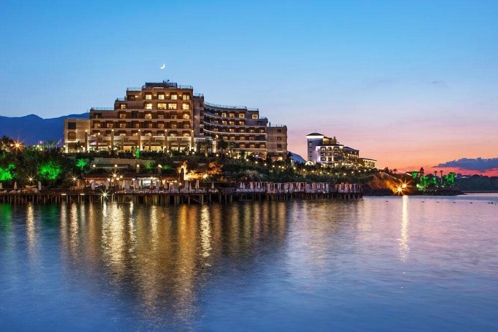 Beach & Waterfront
