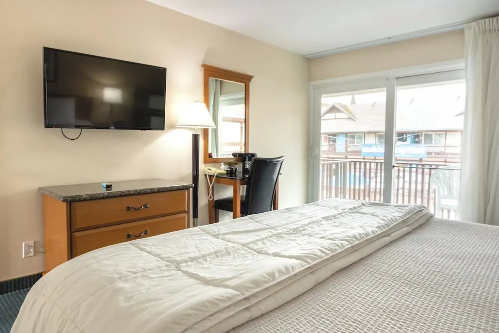 Standard Double room with balcony (full double bed)