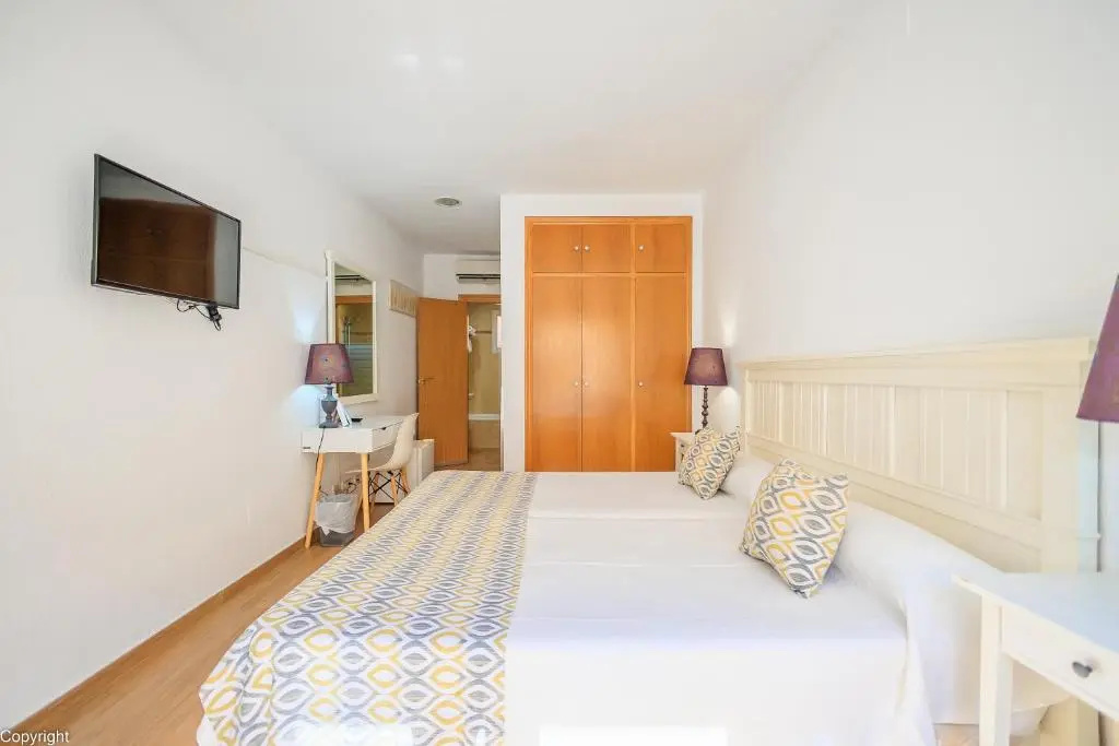 Double room (full double bed)