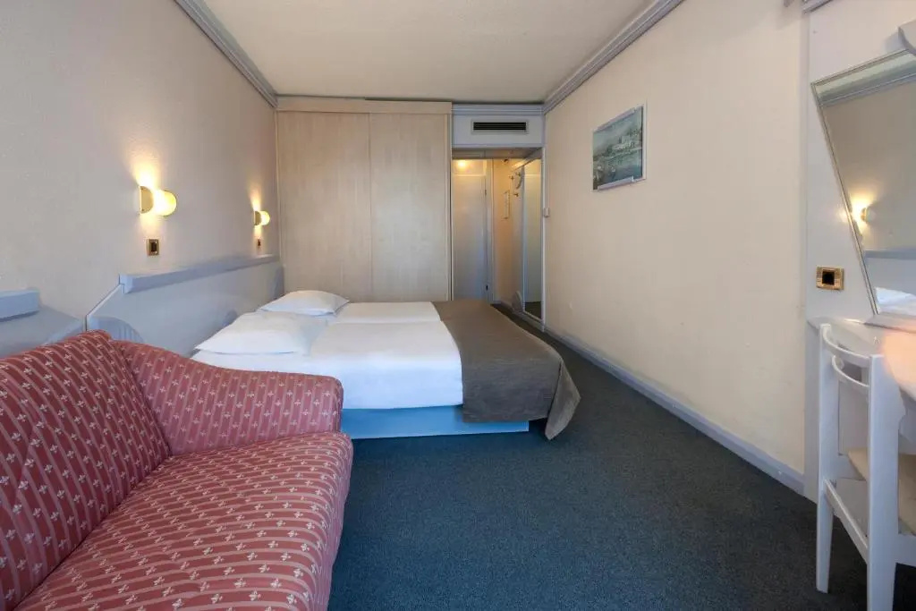 Classic Double room with balcony and with sea view (twin beds)