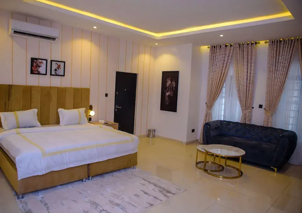 Luxury Suite