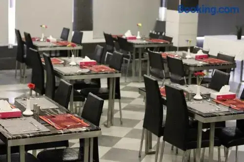 Easy Inn Hotel Suites - Général