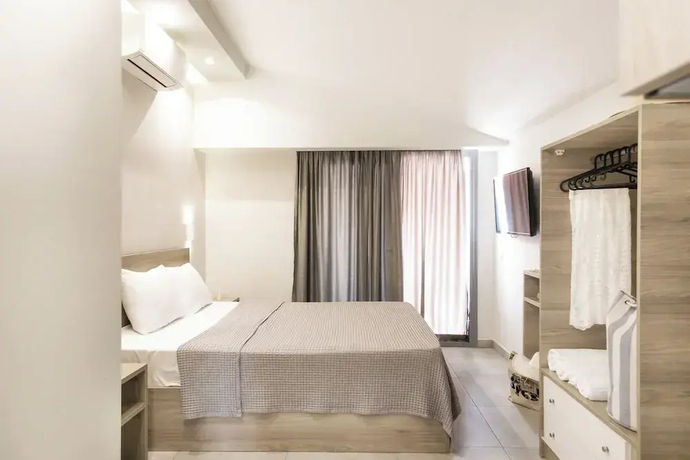 Standard Double room with balcony (full double bed)