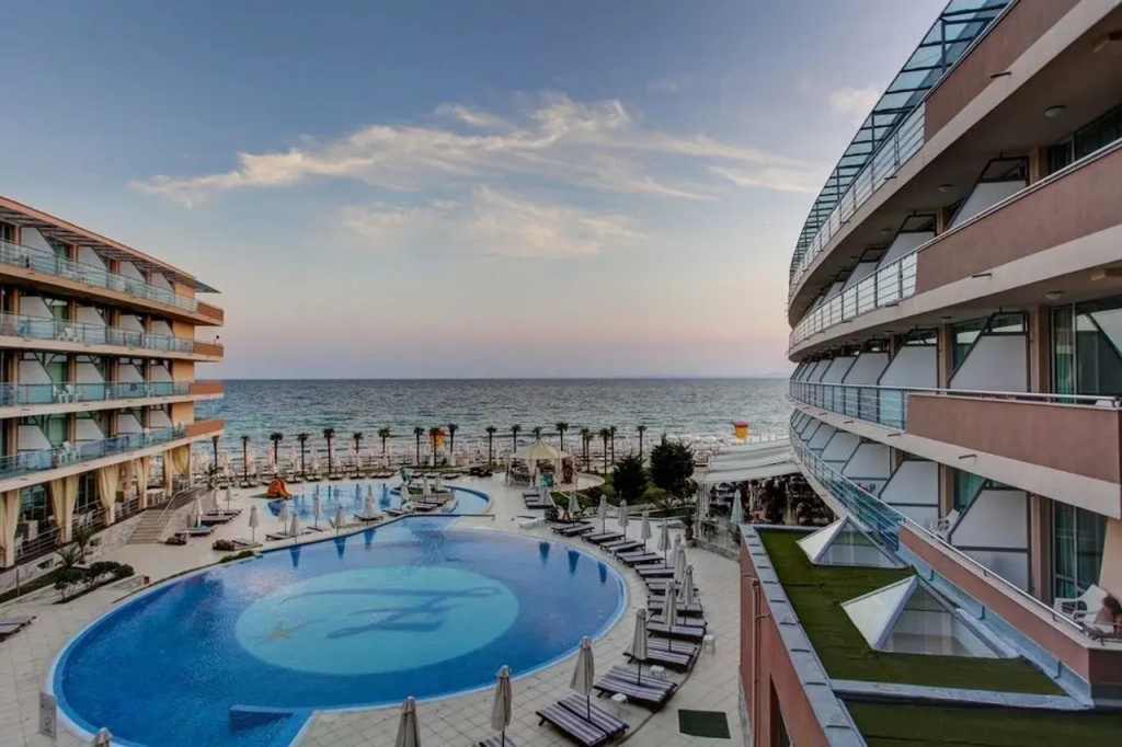 Beach & Waterfront