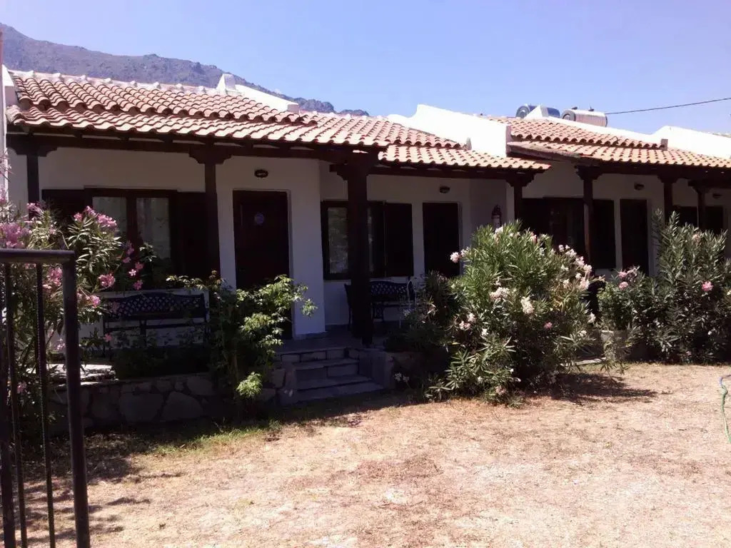 Meraklis Rooms