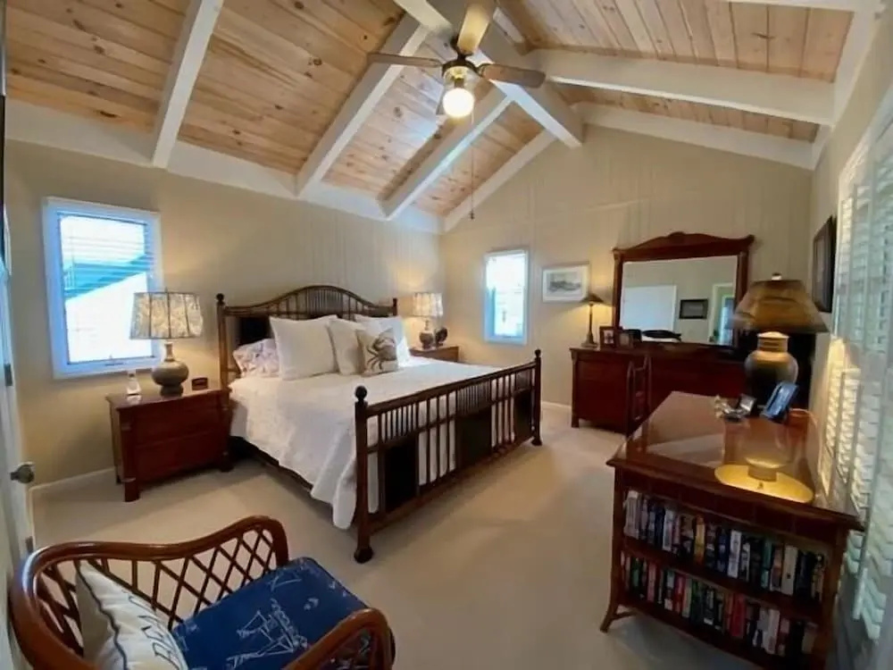 Holden Jeanie - 4 Br Home