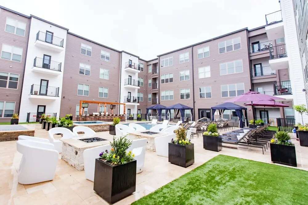 St. Louis | Lovely 1BD/1BA Forest Park Apartment