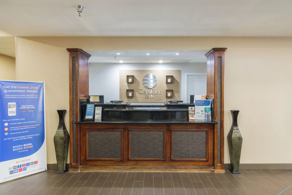 Lobby & Reception