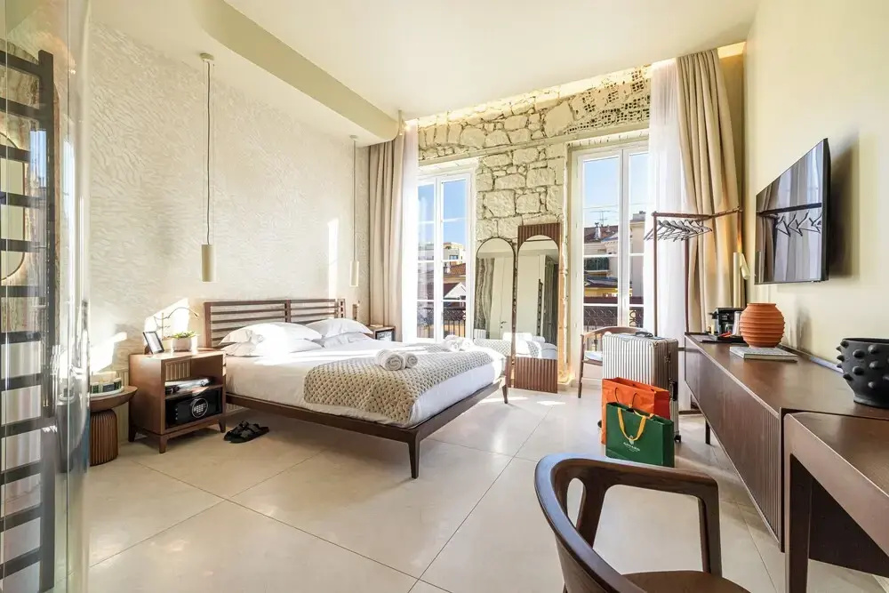 Deluxe Double room with balcony (full double bed)