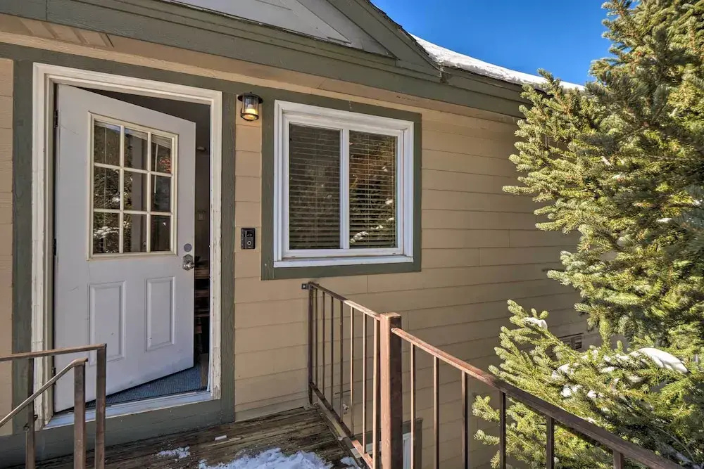 Blue River Condo w/ Views - 5 Mi to Breckenridge!