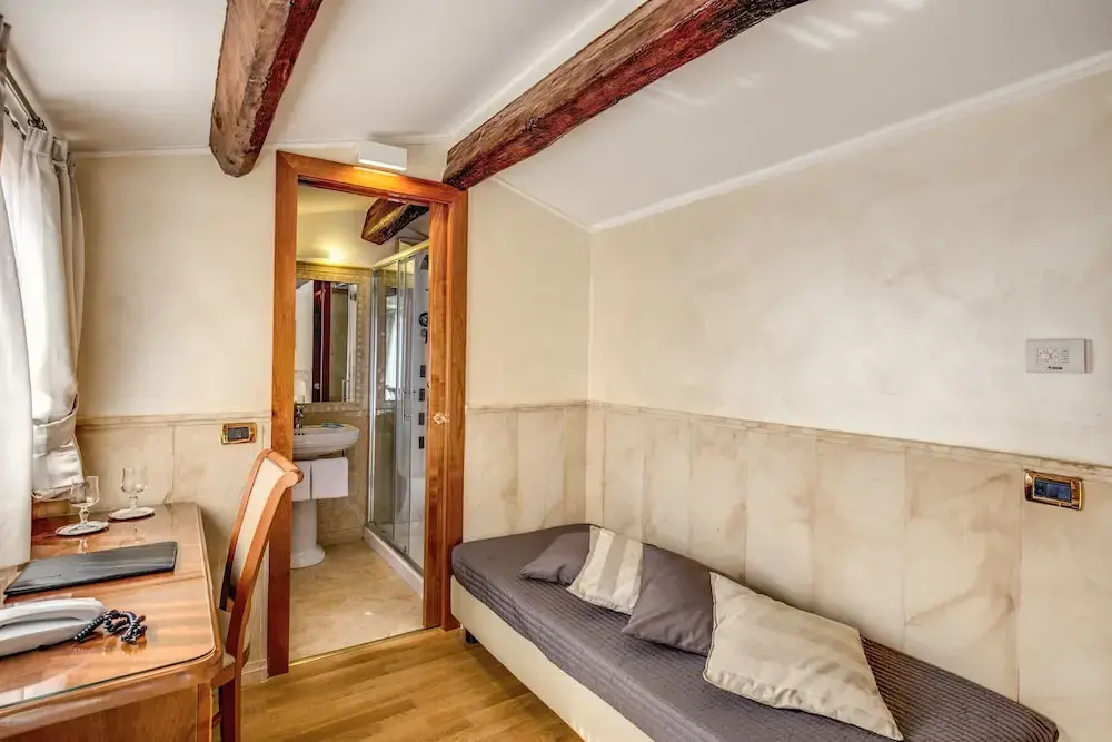 Classic Double room (full double bed)