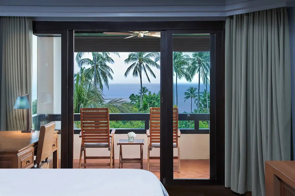 Двухместный номер Standard с балконом и с видом на море 2 отдельные кровати в Renaissance Koh Samui Resort & Spa