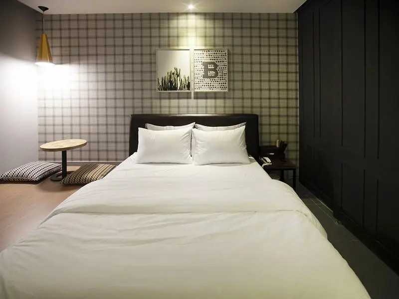 Deluxe Double room (full double bed)