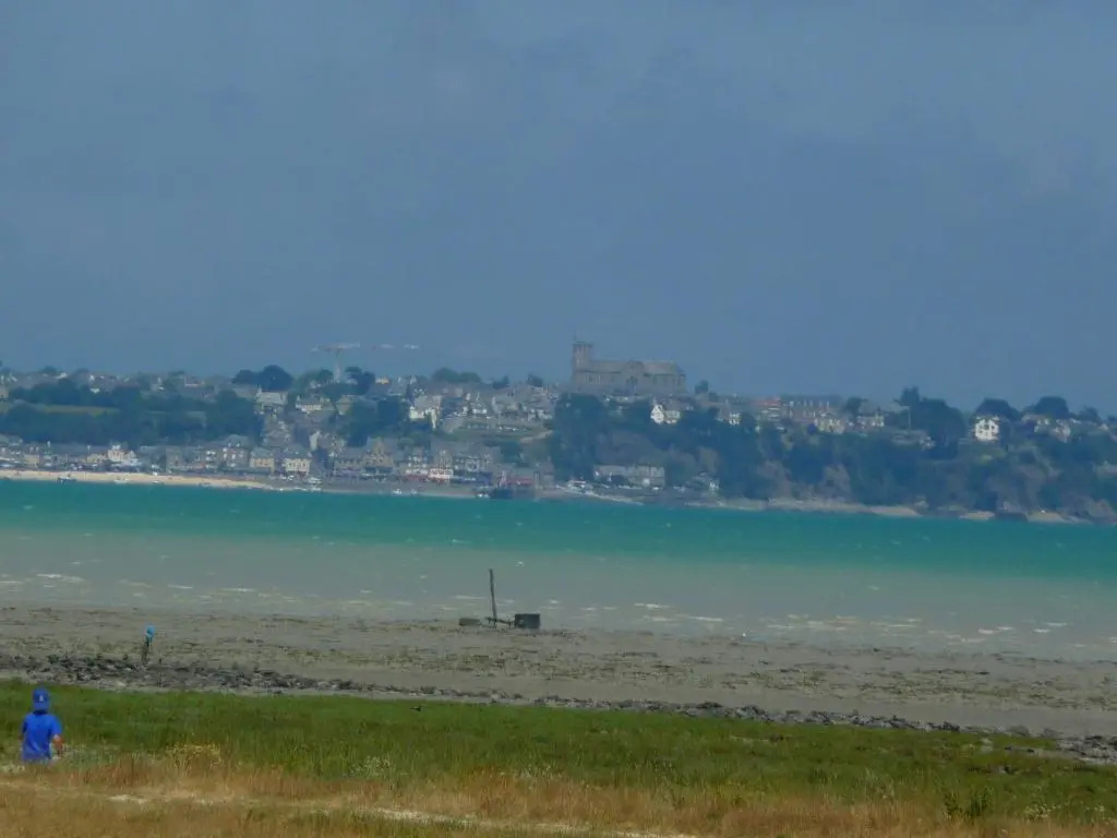 Le Bout De La Ville