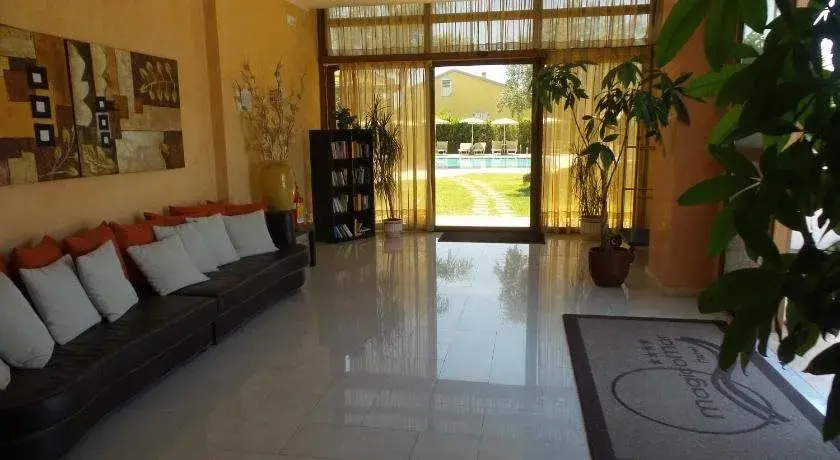 Lobby & Reception