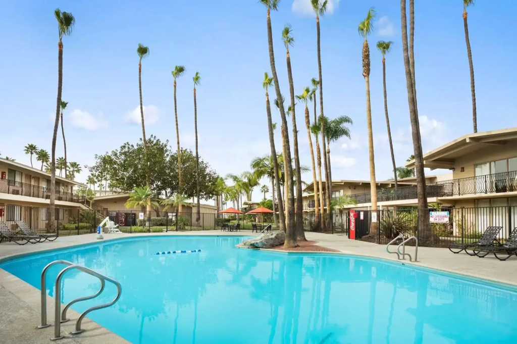 Ramada by Wyndham San Diego North Hotel & Conference Center - Général