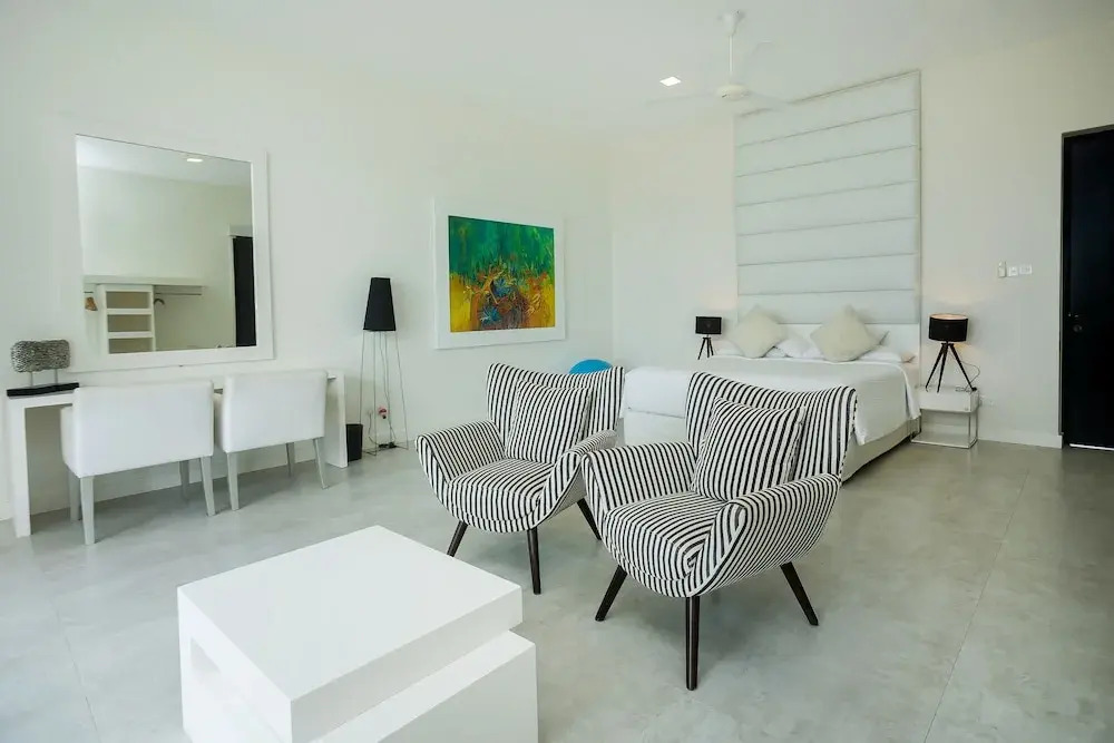 Green Turtle Villa By The Serendipity Collection