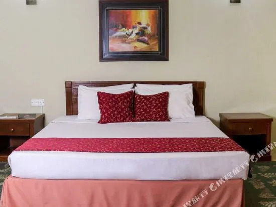 Bukit Merah Laketown Resort