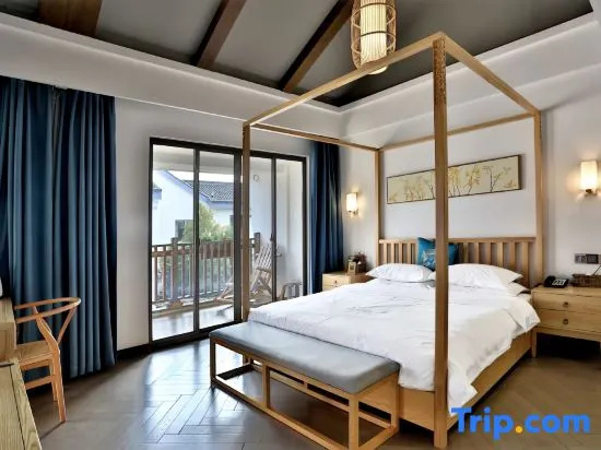 Standard Double room with balcony (full double bed)