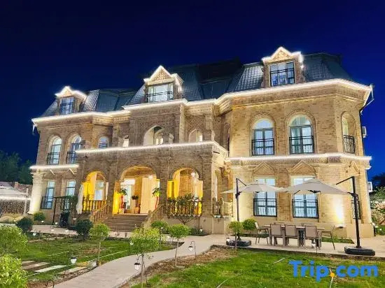 Yining Huatian Yunxuan Homestay (Kazanqi Folk Custom Tourism Area Branch)