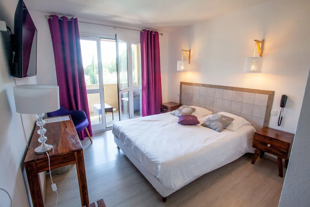 Standard Double room with balcony (full double bed)