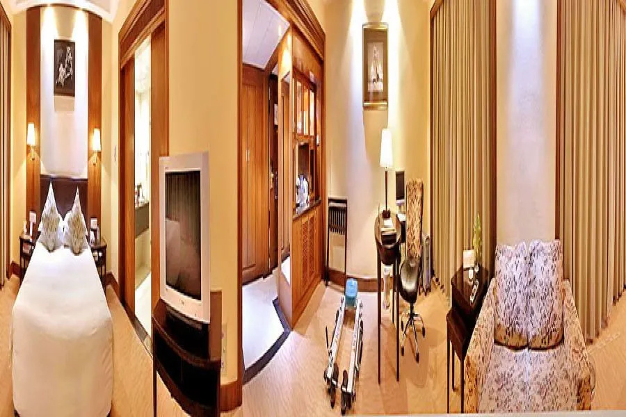 Lobby & Reception