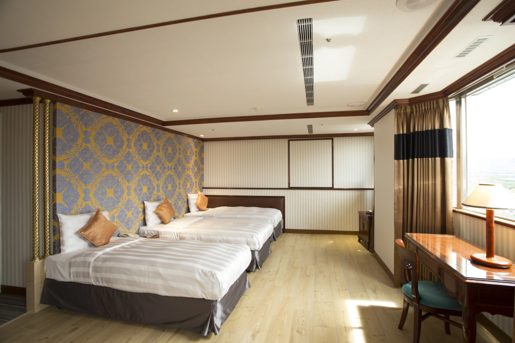 Silken Hotel — 3