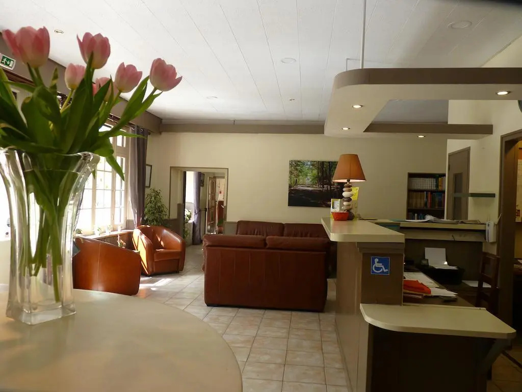 Lobby & Reception