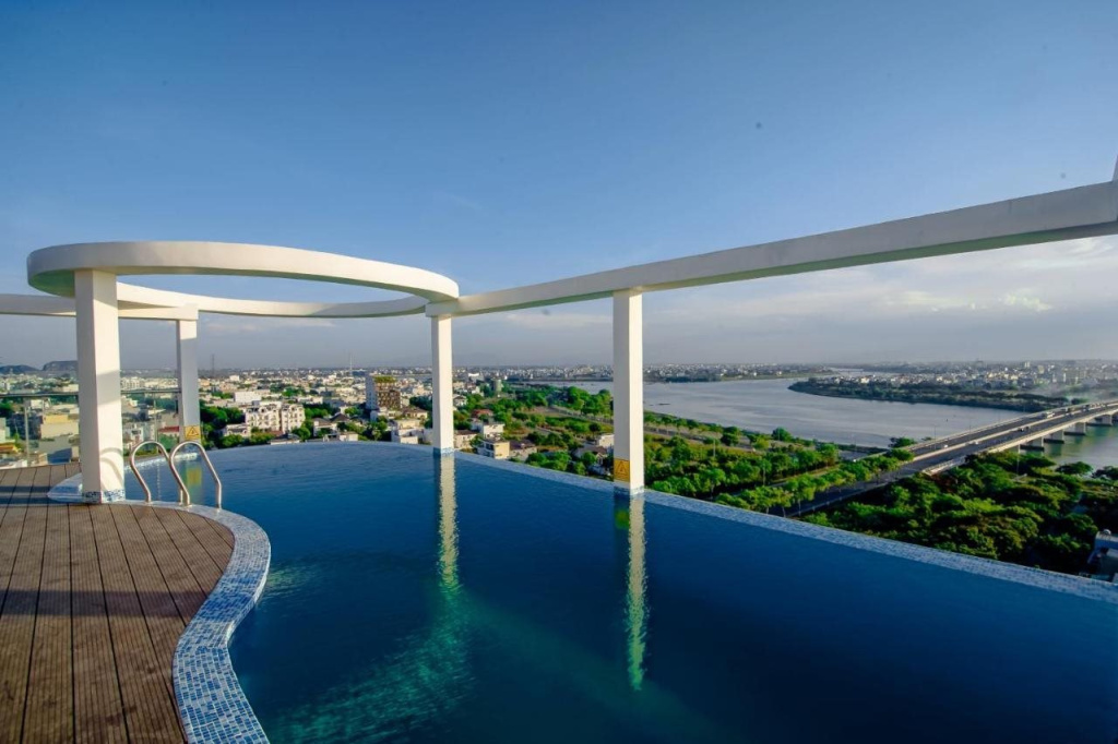 RHM Luxury Hotel And Suite