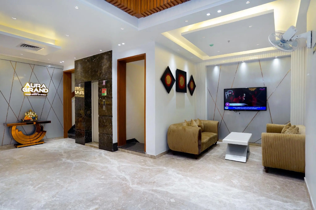 Lobby & Reception