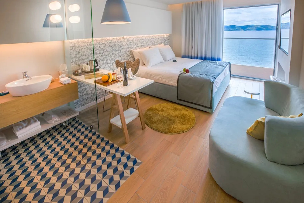Superior room with balcony and with sea view