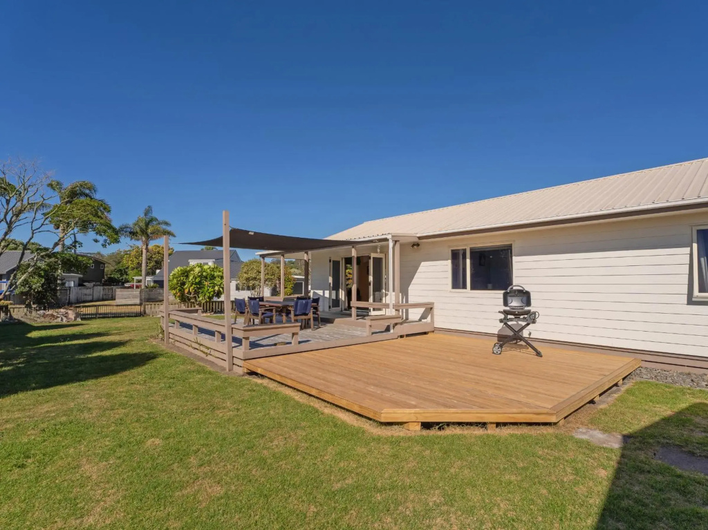 Nest by the Beach - Cooks Beach Holiday Home