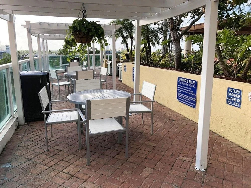 Intracoastal Yacht Club - Général