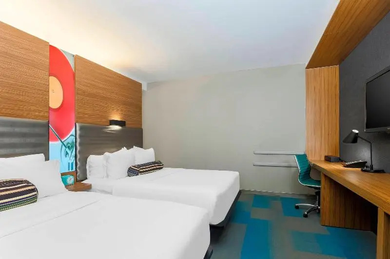 Aloft Quadruple room