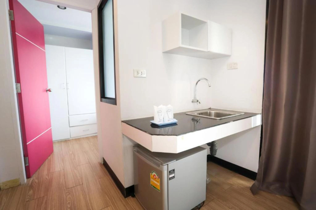 C Tower Hotel - Chambres