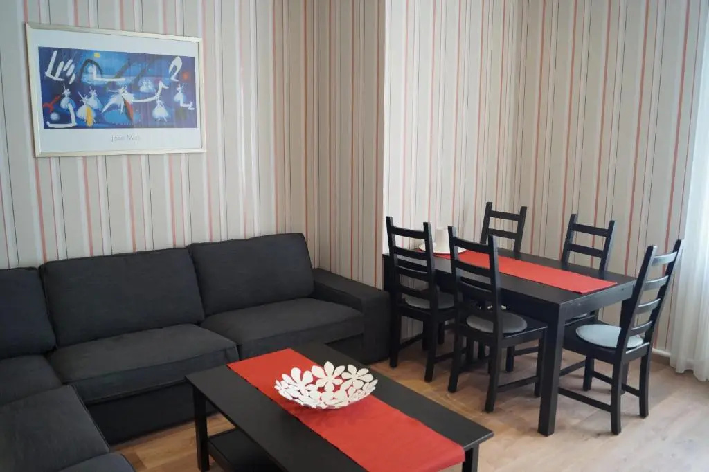2 Bedrooms Apartment