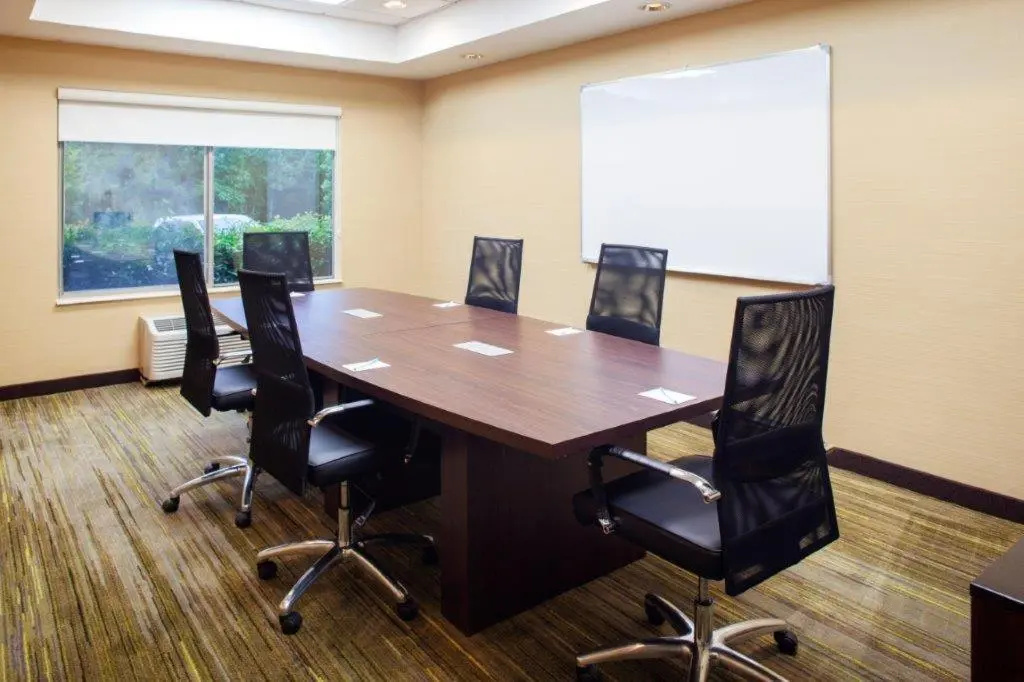 Fairfield Inn & Suites Macon