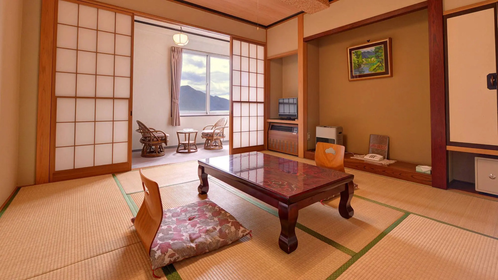 Standard room with lake view