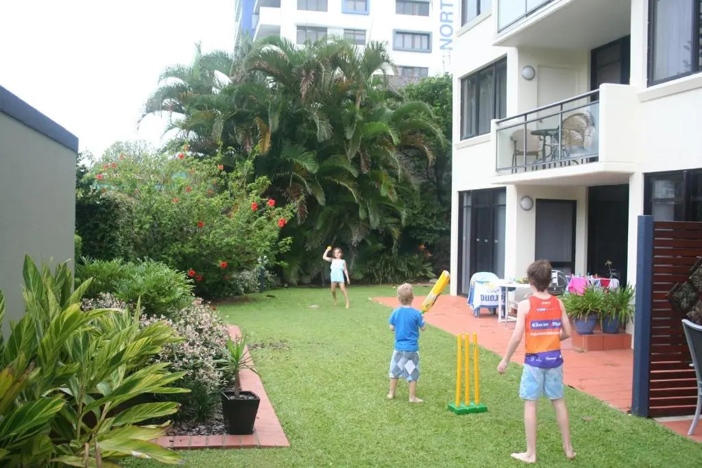 3 Bedrooms Apartment with garden view