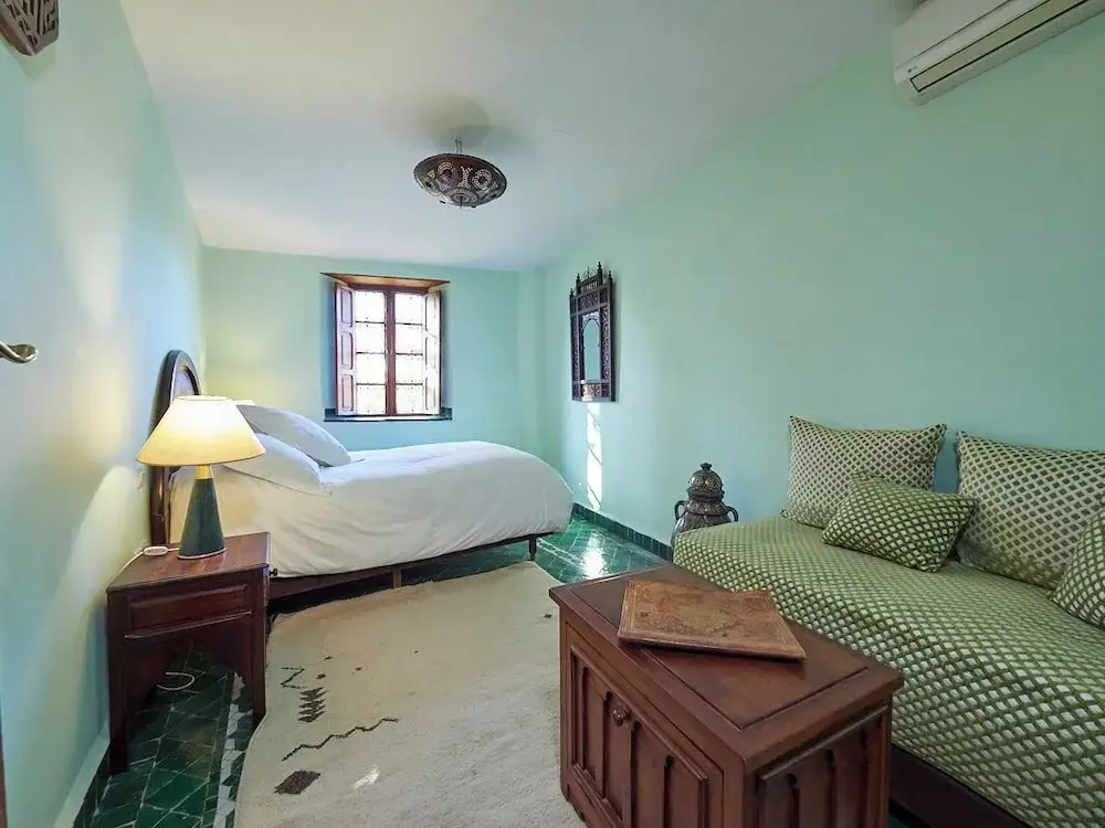Economy room