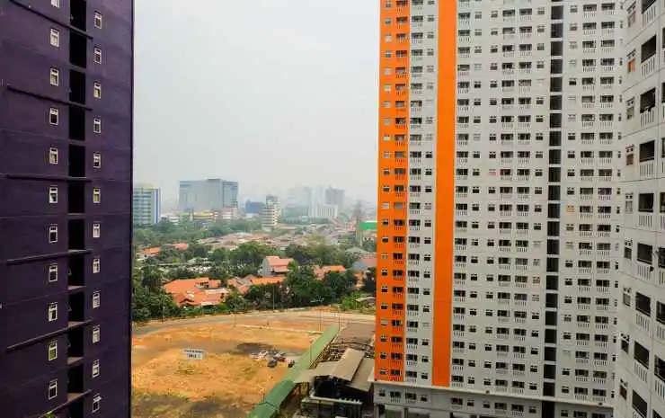 Comfortable Fully Furnished Studio Green Pramuka City Apartment By Travelio