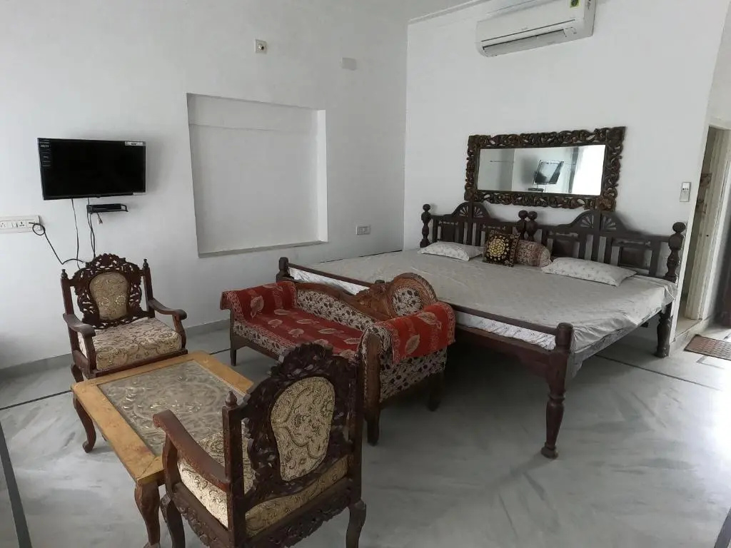 Superior Double room (full double bed)