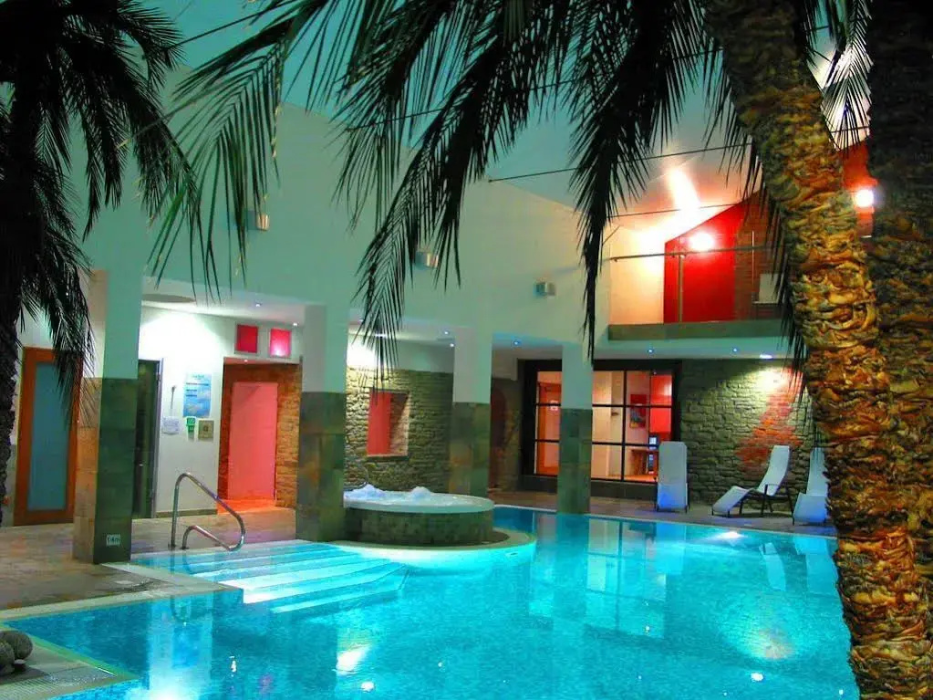 The Burton Hotel and Cloud Nine - Général