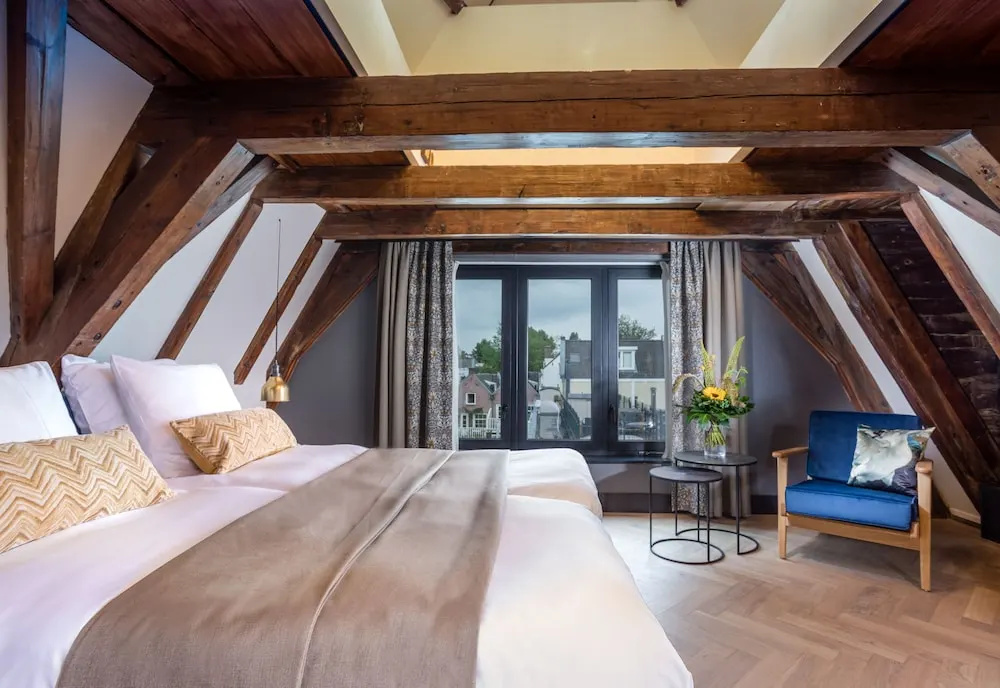 Deluxe Double room (full double bed)
