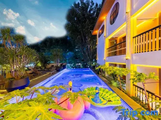 T12 Fuju Leisure Resort Hotel (Xingguang Night Market Branch, Jinghong Gaozhuang, Xishuangbanna)