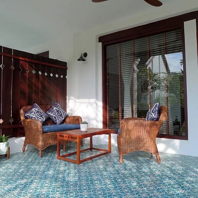 Suite with city view